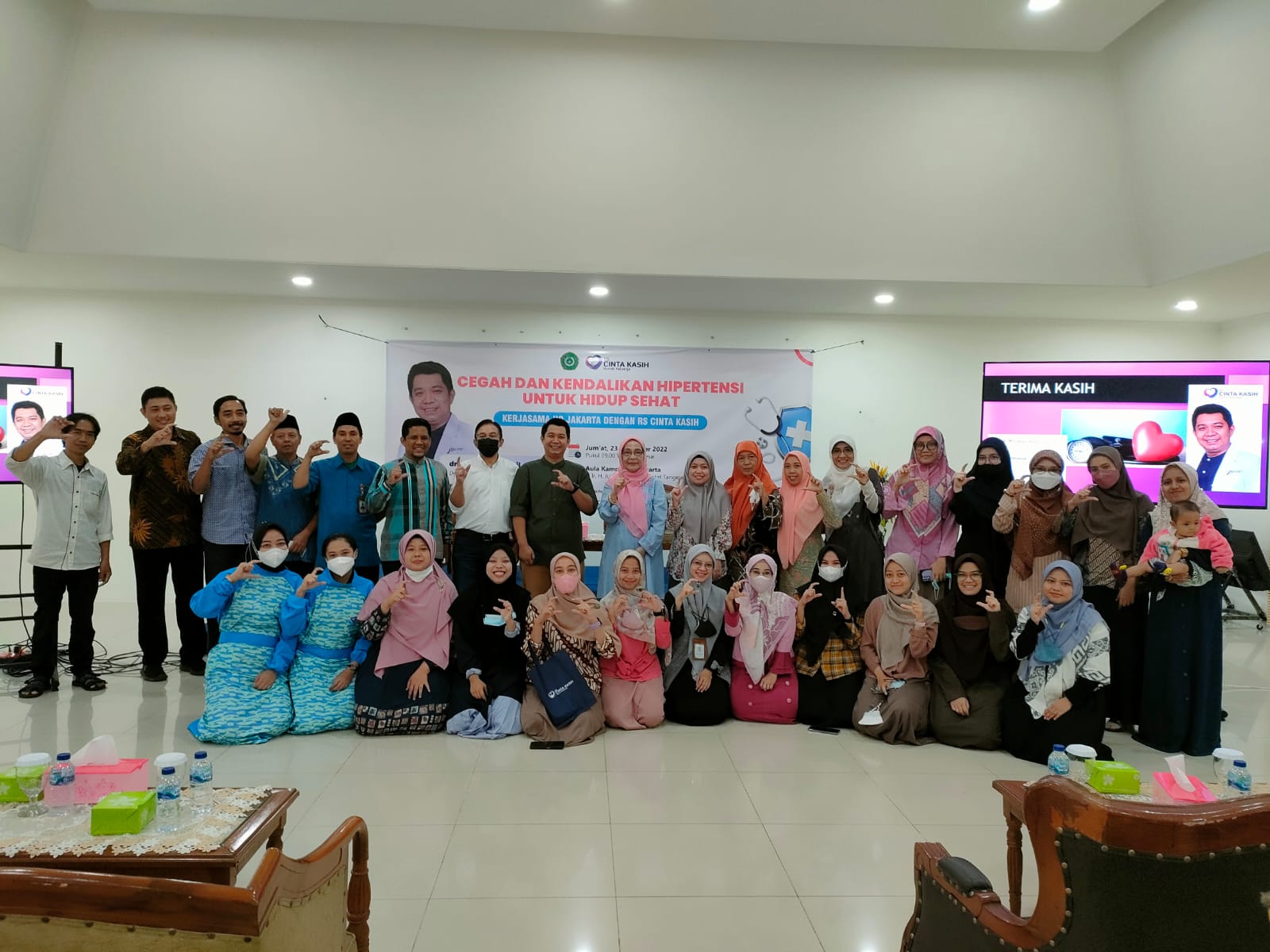 IIQ Jakarta dan RS Cinta Kasih Ciputat Mengadakan Acara Pemeriksaan Kesehatan dan Sosialisasi Seputar Kesehatan