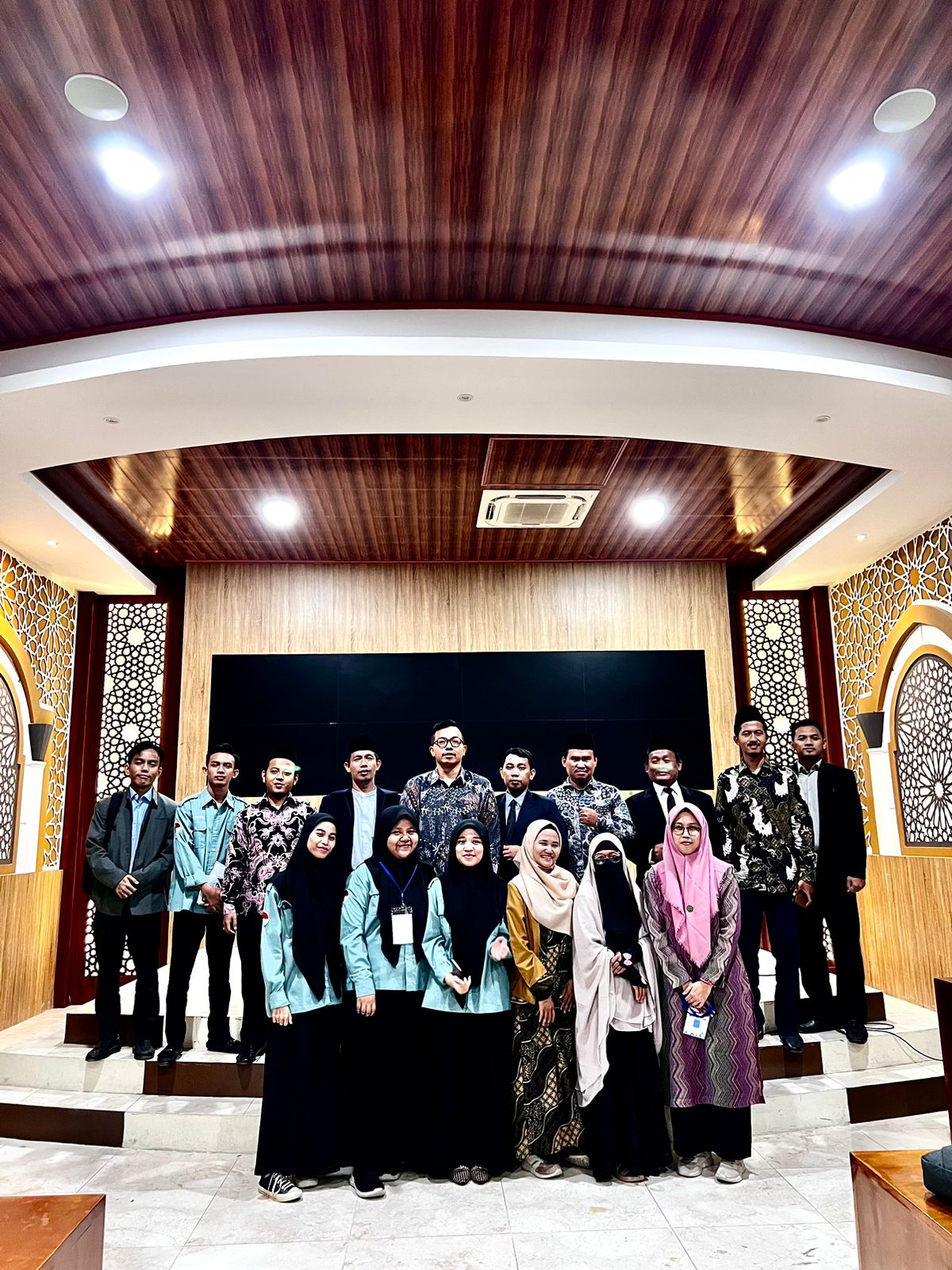 Mahasiswa Program Magister Prodi Pendidikan Agama Islam (PAI) Raih Juara dalam on International of Valuable Conference on Pesantren and Call For Papers (ICOP) di Darunnajah Jakarta